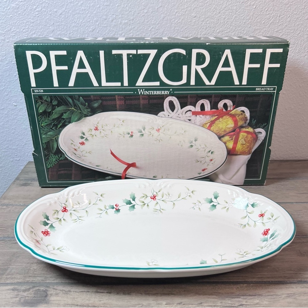 Pfaltzgraff Winterberry Oval Bread Tray 12”x7.5” Discontinued Christmas Holiday